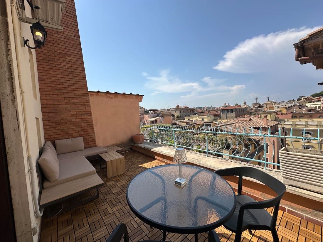 Terrazza con vista sui tetti di Roma di una suite vicino a Piazza di Spagna